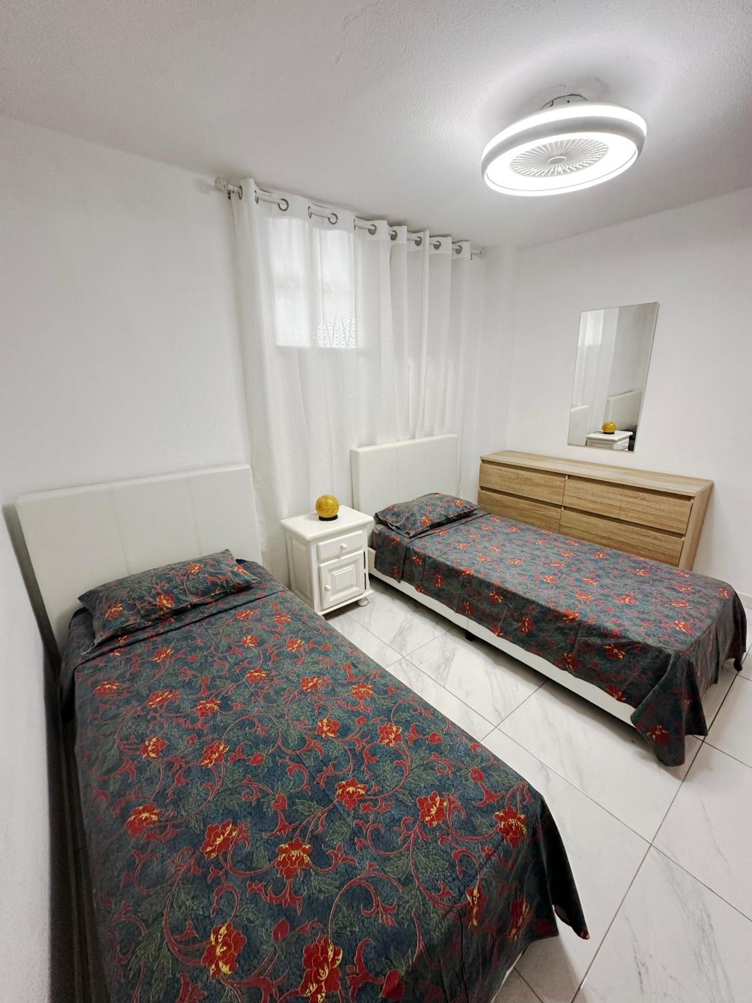 Classbnb - 3 Apartments 50M From The Las Americas Promenade 아로나 외부 사진